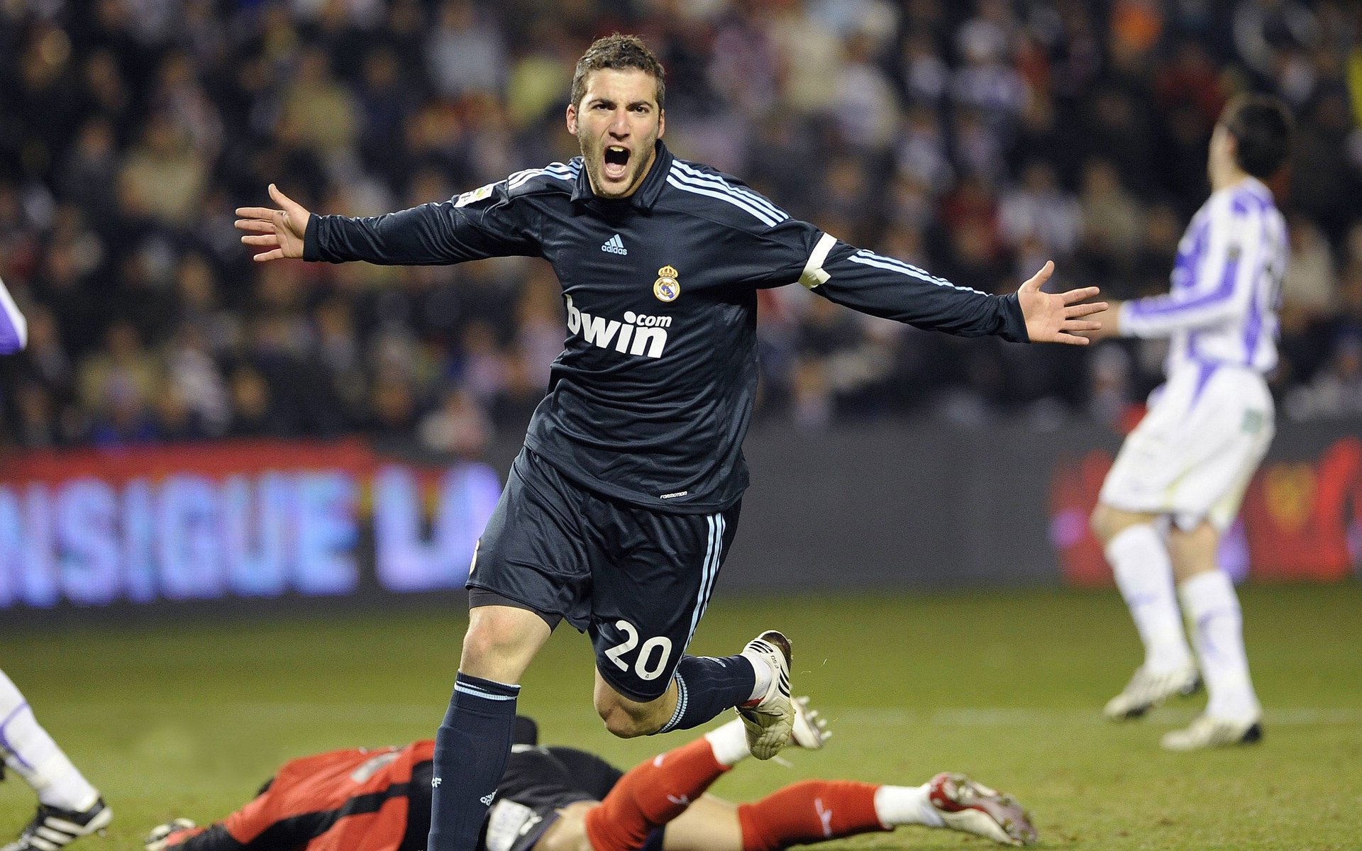 本泽马终场绝杀！巴黎最后时刻击败德国，统治全场的传奇之夜