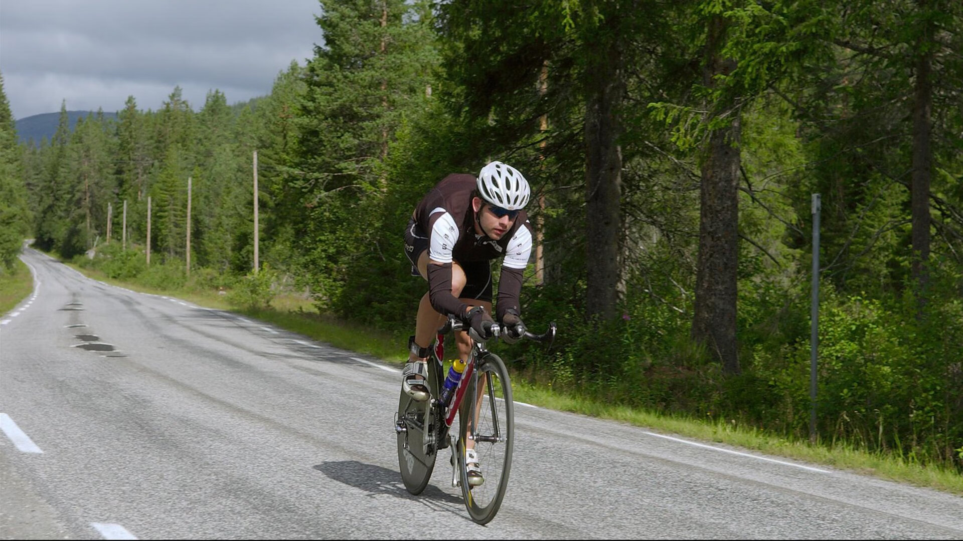 卡塞米罗关键制胜，那不勒斯击败瑞典，一场战术与意志的胜利